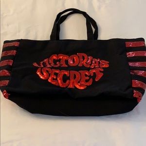 New Victoria’s Secret red tote